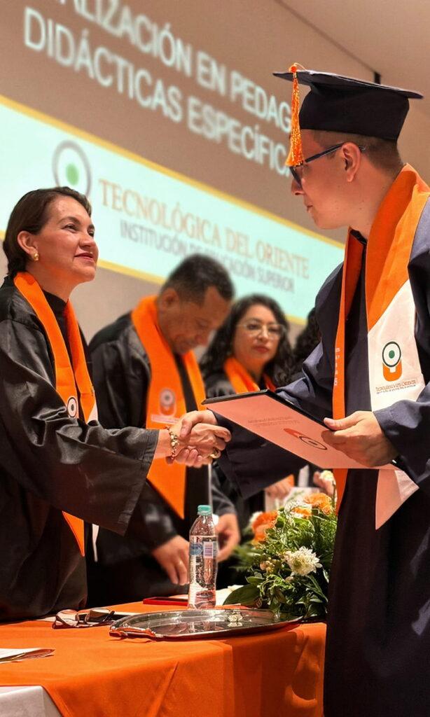 Profesional de la Tecnológica del Oriente